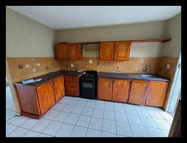 2 BEDROOM TOWNHOUSE FOR SALE IN BIRCHLEIGH